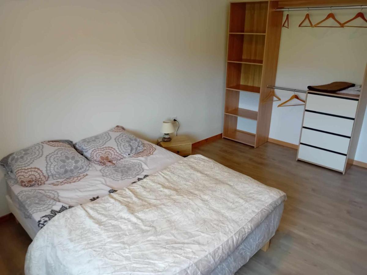 Grand Appartement Avec Terrasse Wignehies Εξωτερικό φωτογραφία