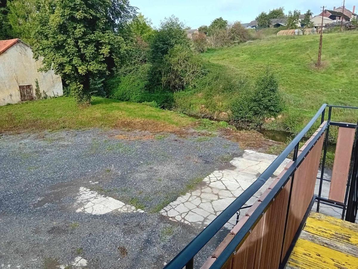 Grand Appartement Avec Terrasse Wignehies Εξωτερικό φωτογραφία