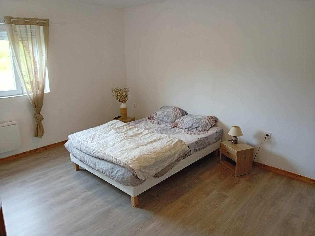 Grand Appartement Avec Terrasse Wignehies Εξωτερικό φωτογραφία