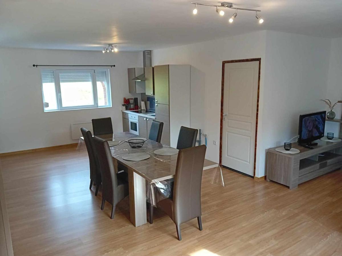 Grand Appartement Avec Terrasse Wignehies Εξωτερικό φωτογραφία